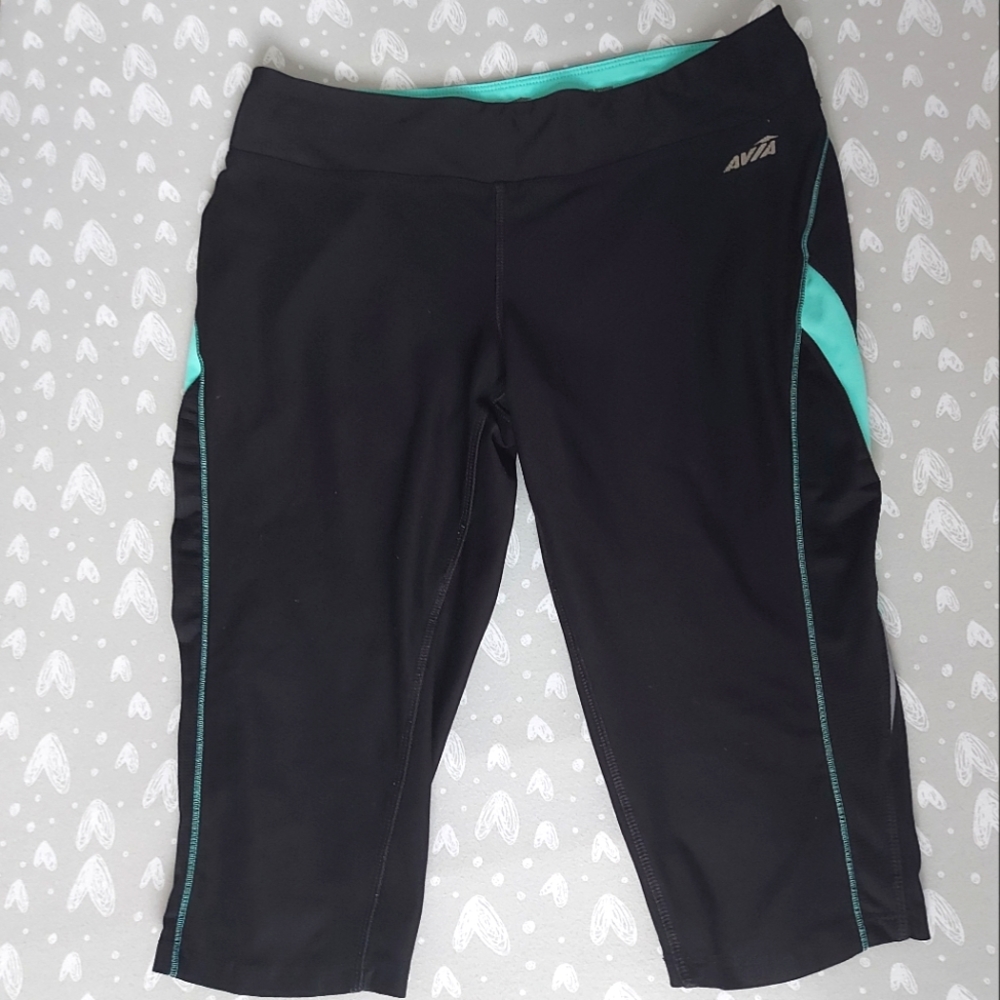 Athletic Mid Length Leggings / Bicycle Shorts by Avia in Size Small